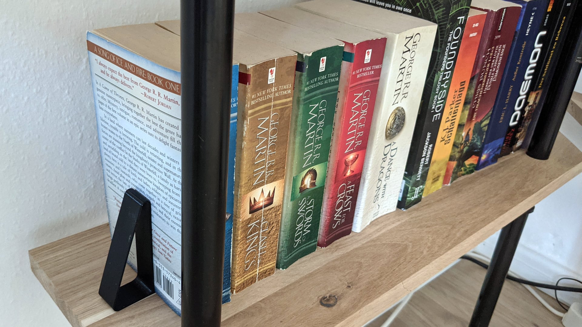 Simple 3D printed bookend to keep your collection tidy » The smarthome
